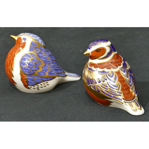 174 - 2 Royal Crown Derby Imari pattern paperweights in the form of birds (1 with gold coloured stopper), ... 