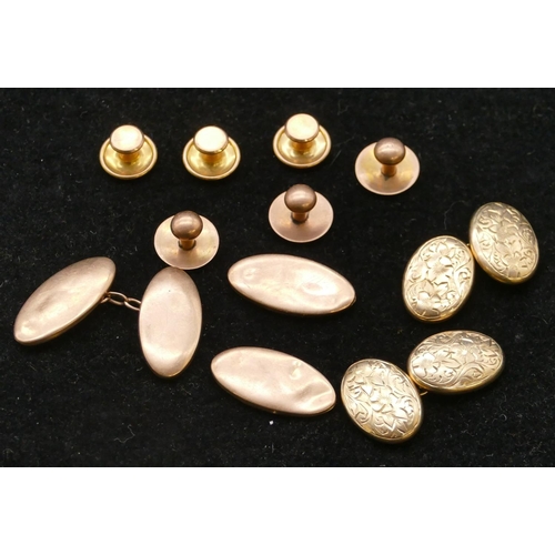 674 - A pair of 9ct gold oval gentleman's cufflinks with chased decoration, a pair of 9ct gold gentleman's... 