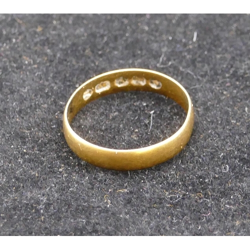 678 - A 22ct gold wedding ring, size N/O, 2.3 grams