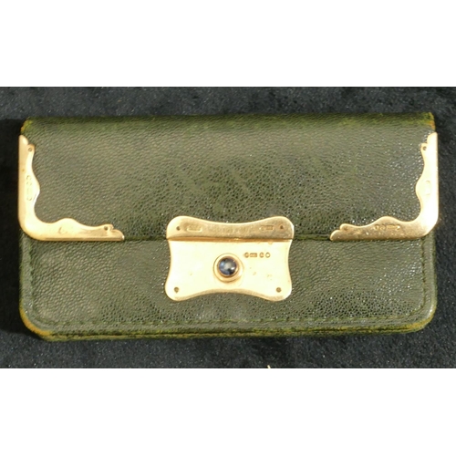 687 - A leather purse mounted with 15ct gold mounts with sapphire button, 10.5cm wide