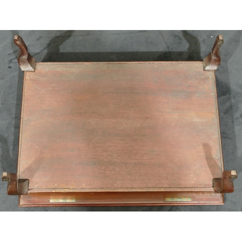 751 - A miniature mahogany table top display cabinet with glass hinged top on cabriole legs (with key), 31... 