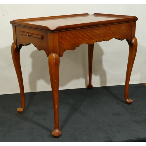 846 - A mahogany rectangular shaped occasional table with brush slides to each end, on cabriole legs, 75cm... 