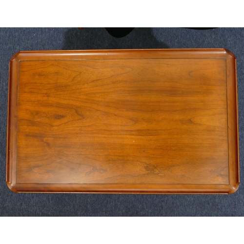 846 - A mahogany rectangular shaped occasional table with brush slides to each end, on cabriole legs, 75cm... 