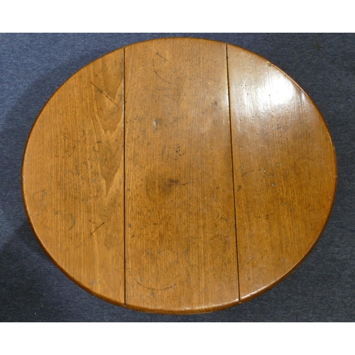 847 - A George III small mahogany drop leaf table on round tapering legs, 76 x 69cm.