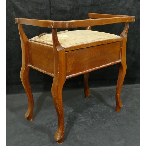 849 - An Edwardian mahogany piano stool with bar back, overstuffed hinged seat on cabriole legs, 59cm wide... 