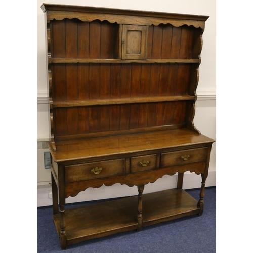 829 - A quality reproduction oak Welsh dresser with shelved back with single panelled door, 3 drawers belo... 