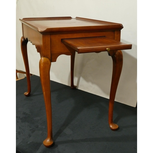 846 - A mahogany rectangular shaped occasional table with brush slides to each end, on cabriole legs, 75cm... 