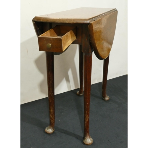 847 - A George III small mahogany drop leaf table on round tapering legs, 76 x 69cm.