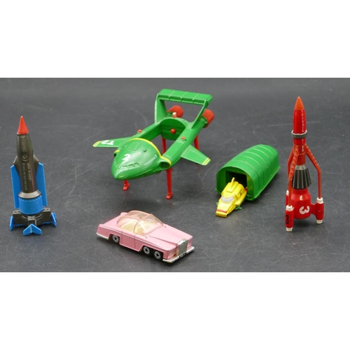 4045 - A Matchbox Diecast Thunderbird 2 with detachable centre enclosing Thunderbird 4, also 2 Thunderbird ... 