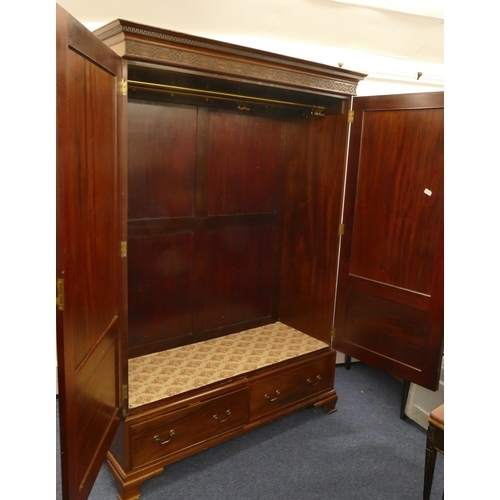 4107 - A good quality Edwardian mahogany double wardrobe, 2 double panel doors enclosing hanging, 2 drawers... 