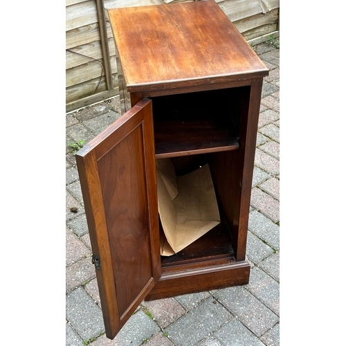 4141 - An Edwardian mahogany bedside cupboard with single panelled door, 34.5cm wide, 50.5cm deep, 75cm hig... 