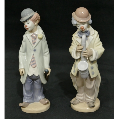 107 - 2 Lladro figures of clowns holding musical instruments, 22cm high. (2)