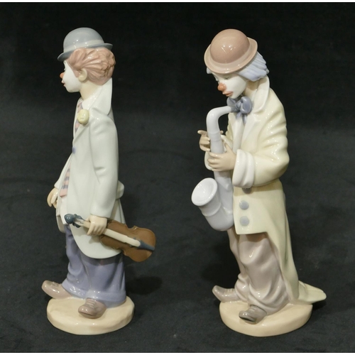 107 - 2 Lladro figures of clowns holding musical instruments, 22cm high. (2)