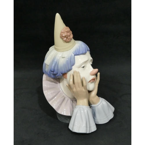 109 - A Lladro bust figure of a clown, 31cm high.