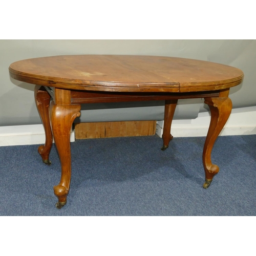 636 - An oval mahogany key wind table (no extra leaf or key), on cabriole legs with brass toes and castors... 