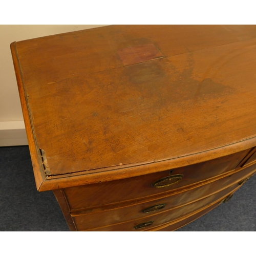 640 - A 19th Century mahogany bow fronted chest of drawers with 2 short and 3 long graduated drawers with ... 