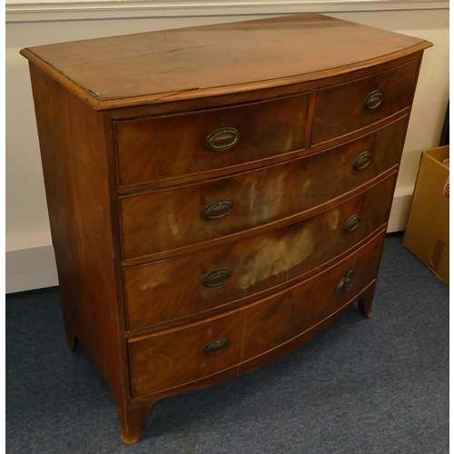 640 - A 19th Century mahogany bow fronted chest of drawers with 2 short and 3 long graduated drawers with ... 