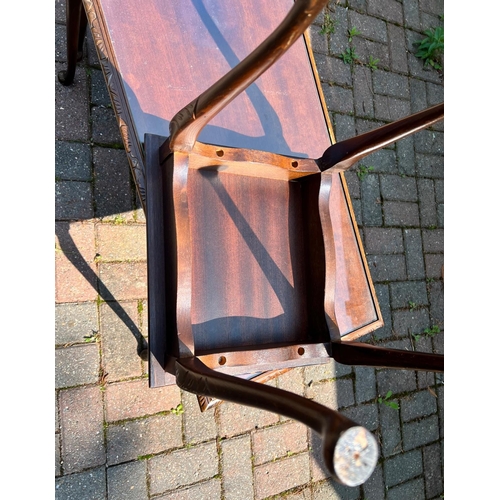 5081 - A set of 3 mahogany coffee tables with glass tops on cabriole legs, largest 79cm wide, 42.5cm deep. ... 