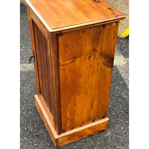 5085 - A Walnut bedside cabinet, 1 door with brass drop handle, 1 shelf to interior, 38cm wide, 22cm deep, ... 