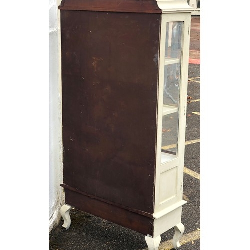 6062 - A painted display cabinet, 2 panel doors enclosing shelves, 1 drawer below on cabriole legs, 84cm wi... 