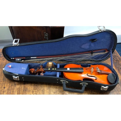 6066 - A child's 2-piece back violin 