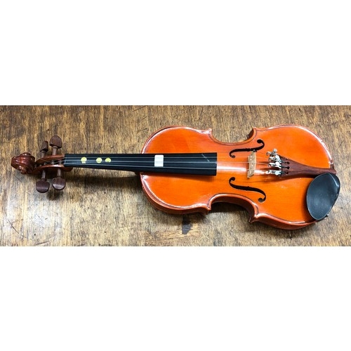 6066 - A child's 2-piece back violin 