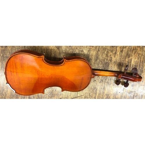 6066 - A child's 2-piece back violin 