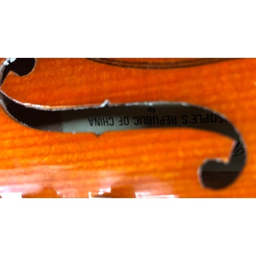 6066 - A child's 2-piece back violin 