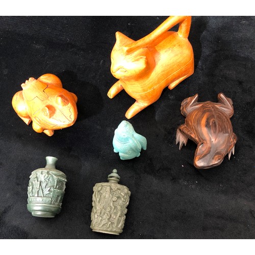 6086 - 3 wooden animals (cat and 2 frogs), a small hare and 2 carved hardstone miniature bottles (1 with st... 