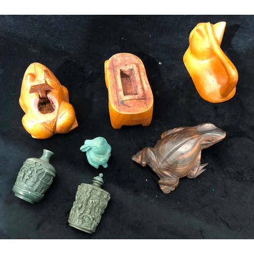 6086 - 3 wooden animals (cat and 2 frogs), a small hare and 2 carved hardstone miniature bottles (1 with st... 