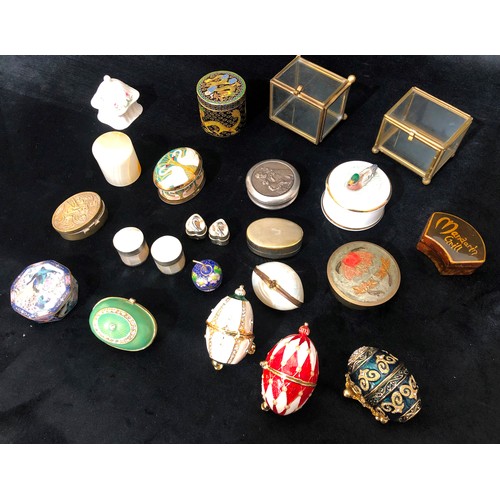 6087 - A quantity of various trinket boxes. (26)