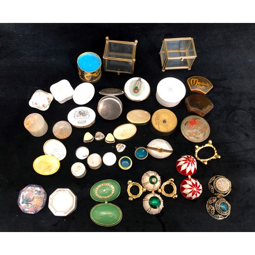 6087 - A quantity of various trinket boxes. (26)