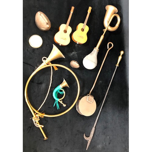 6088 - A brass French Horn and a miniature French Horn, 2 cow bells, a brass and wrought iron fire poker, a... 