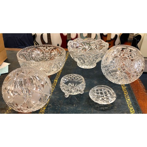 6100 - 4 cut glass bowls and 1 cut glass pot with lid (5).