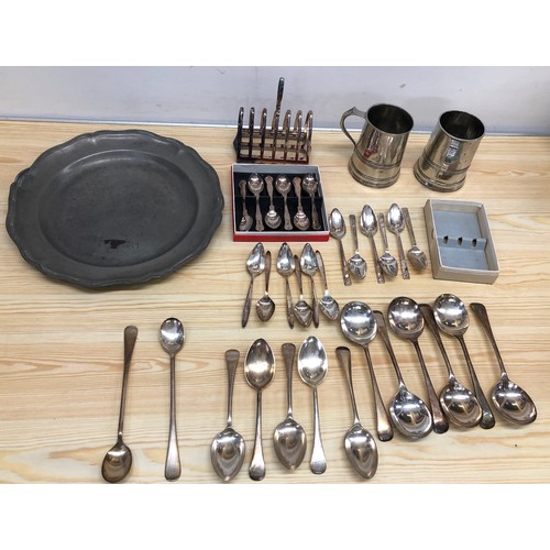 6117 - A quantity of various silver plated flatware and pewter items.