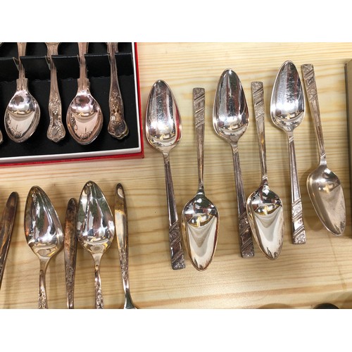 6117 - A quantity of various silver plated flatware and pewter items.