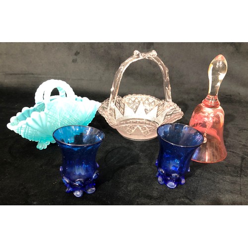 6121 - A pink tinted glass bell, 2 small glass baskets and 2 small blue glass vases. (5)