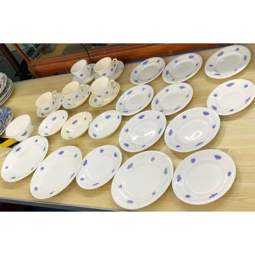 6122 - Adderley Ware blue and white part service, 2 small dinner plates, 1 smaller plate, 4 side plates, 6 ... 