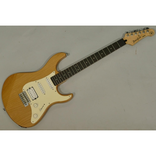 1068 - Yamaha Pacific 6-string electric guitar, overall length 99cm.