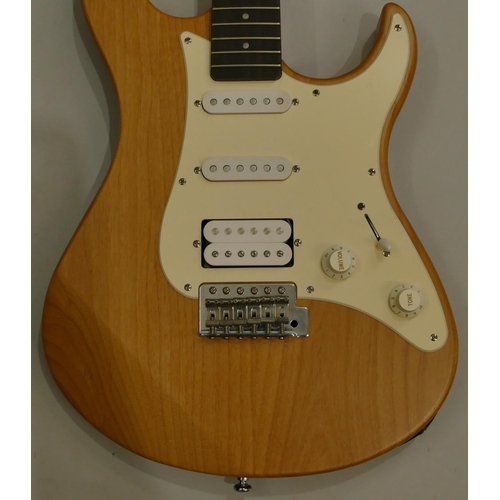 1068 - Yamaha Pacific 6-string electric guitar, overall length 99cm.