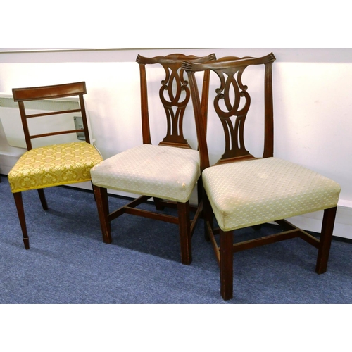 1152 - A pair of 19th Century mahogany single chairs with pierced splat backs (1 splat loose from seat), ov... 