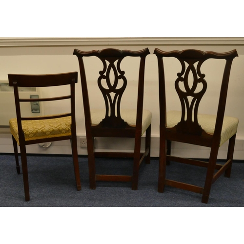 1152 - A pair of 19th Century mahogany single chairs with pierced splat backs (1 splat loose from seat), ov... 