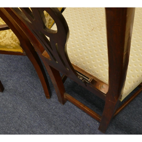 1152 - A pair of 19th Century mahogany single chairs with pierced splat backs (1 splat loose from seat), ov... 