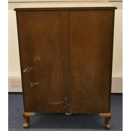 1157 - A walnut and mahogany serpentine fronted chest of drawers with 5 long graduated drawers and drop bra... 