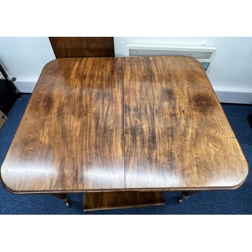 1169 - A Georgian mahogany draw leaf dining table having 2 extra leaves on round turned fluted legs 270 x 1... 