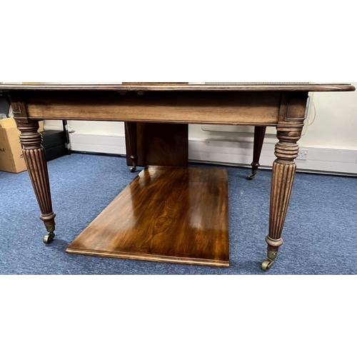 1169 - A Georgian mahogany draw leaf dining table having 2 extra leaves on round turned fluted legs 270 x 1... 