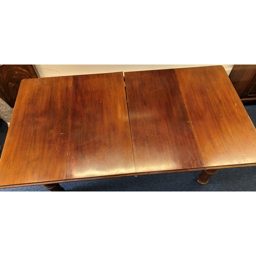 1173 - EJ Riley mahogany snooker dining table with 4 extra leaves, on round turned fluted legs, with score ... 