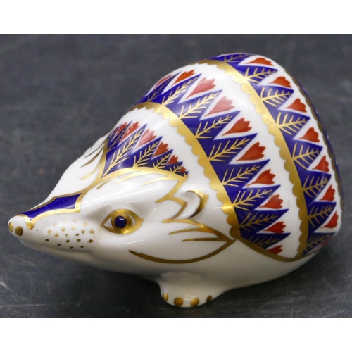 152 - A Royal Crown Derby Imari pattern paperweight in form of a hedgehog, 11.5cm long.