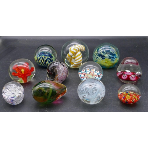 164 - 2 Modena glass paperweights, 2 millefiori glass paperweights, a glass paperweight indistinctly signe... 