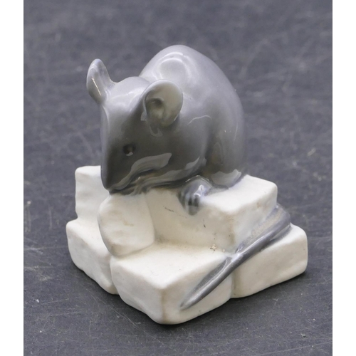 167 - A Copenhagen figure of a mouse on square base, numbered 510, 4cm high